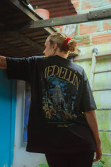 Mid-Oversized Medellín Florece Black T-Shirt (250 gsm)
