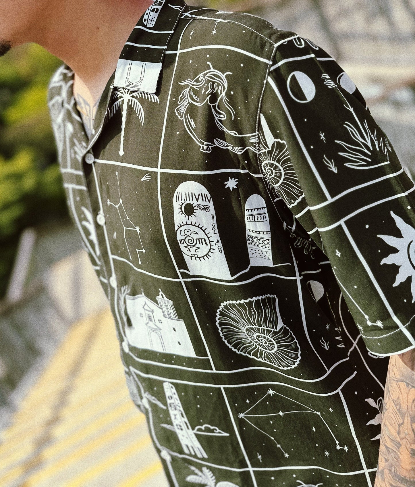 Planetario X Bohío. Verde oscuro (Unisex shirt)