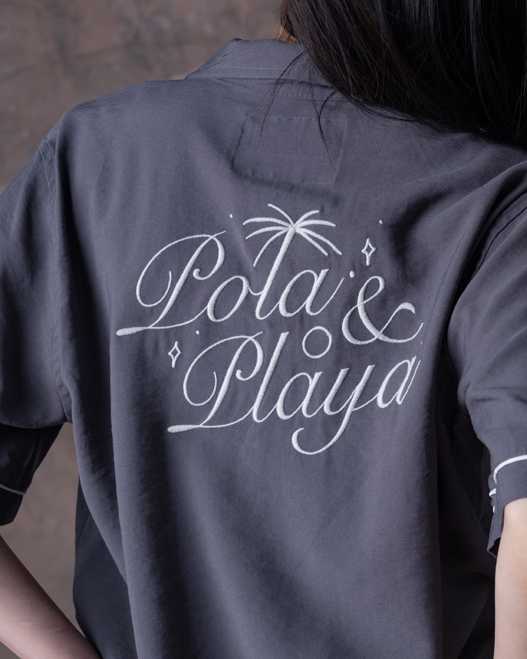 Camisa Unisex Polas Y Playa Gris Boxy Fit (Rayón)